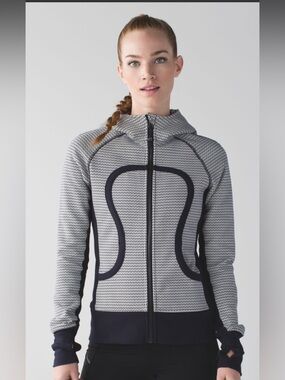 Lululemon Scuba Hoodie Stretch (Size 10) – Rare Black & White Chevron Print